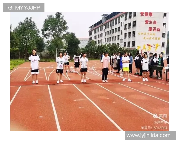 足球场上的女性力量展现青春活力与无限魅力的精彩瞬间